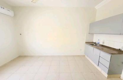 Apartment - Studio - 1 Bathroom for rent in Fire Station Road - Muwaileh - Sharjah Apartment - Studio - 1 Bathroom for rent in Fire Station Road - Muwaileh - Sharjah