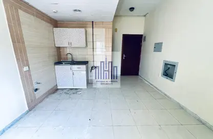 Apartment - Studio - 1 Bathroom for rent in Fire Station Road - Muwaileh - Sharjah