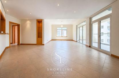 Apartment - 3 Bedrooms - 4 Bathrooms for rent in Al Hallawi - Shoreline Apartments - Palm Jumeirah - Dubai