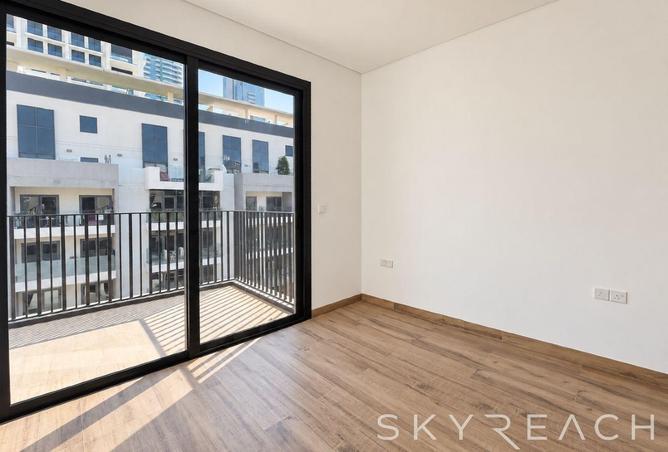 Oakley Square | 1BR + Study | Large Balcony