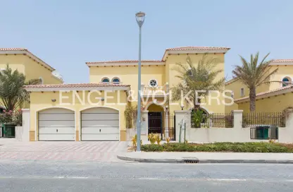 Villa - 4 Bedrooms - 5 Bathrooms for rent in Jumeirah Park - Dubai