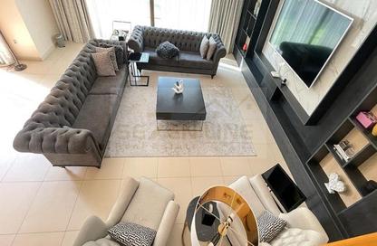 Villa - 4 - 5 for sale in Nad Al Sheba Villas - Nad Al Sheba 3 - Nad Al Sheba - Dubai
