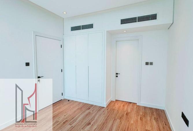 SPACIUOS 1 BRl SEMI FURNISHEDl READY TO MOVEl photo 3