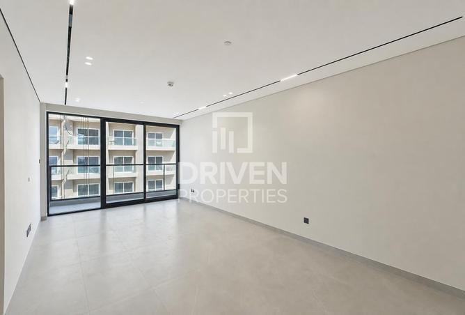 Vastu Complaint | Mid Floor | Unobstructive View photo 2