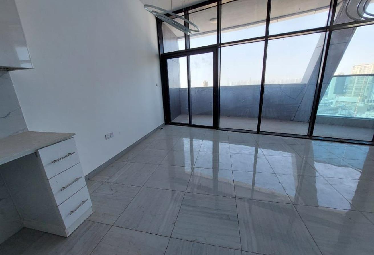 Hot Deal / 1 Month Free / Stunning Studio photo 5