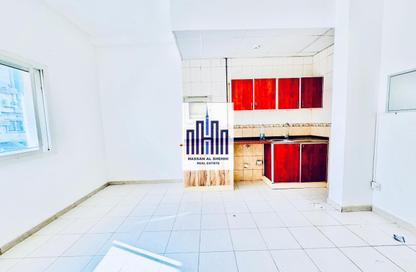 Apartment - Studio - 1 Bathroom for rent in Muwailih Building - Muwaileh - Sharjah