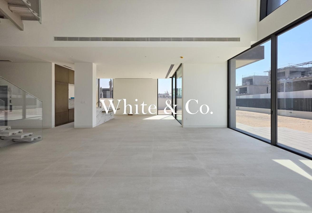Biggest plot | 1 of 1 | End unit 5 Bed photo 6