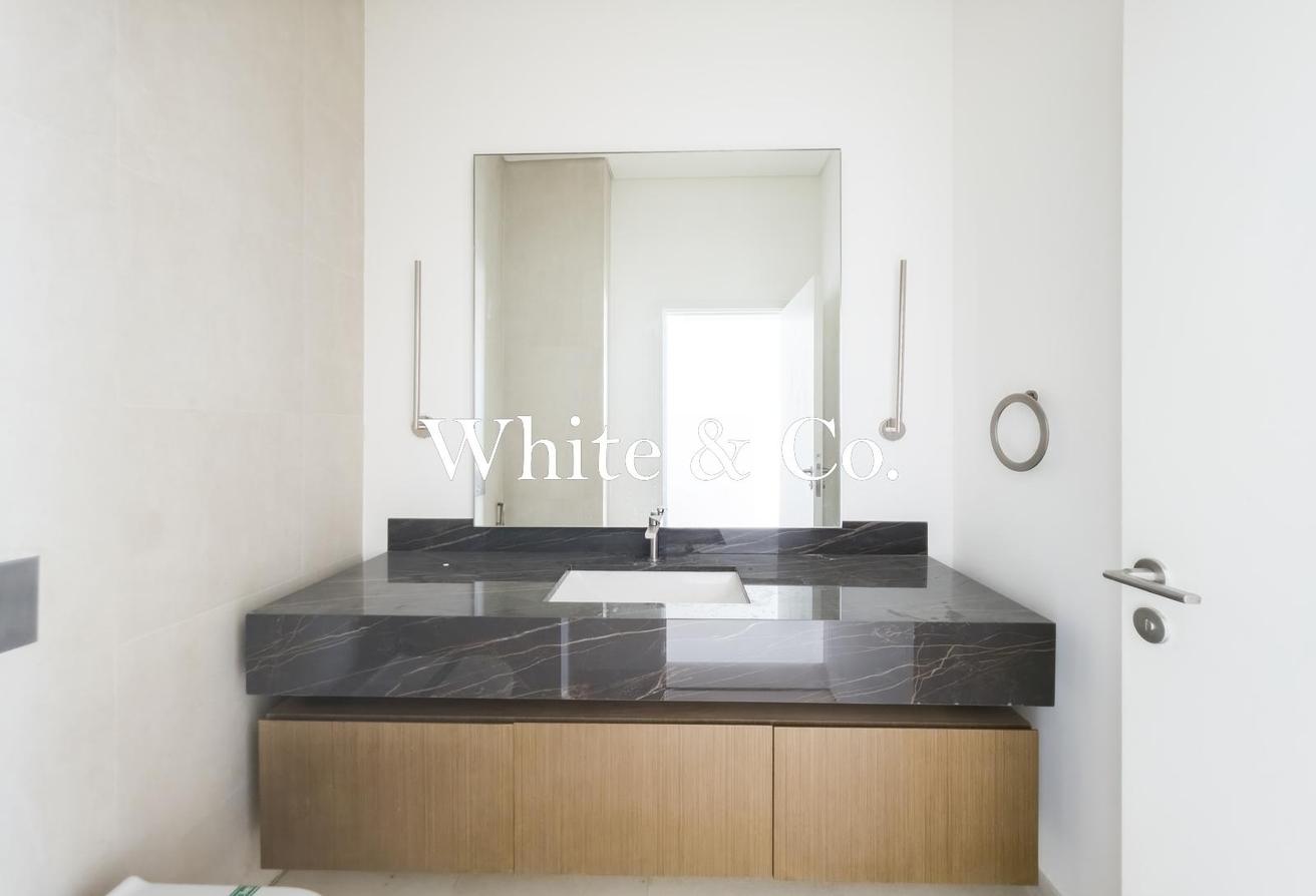 Biggest plot | 1 of 1 | End unit 5 Bed photo 12