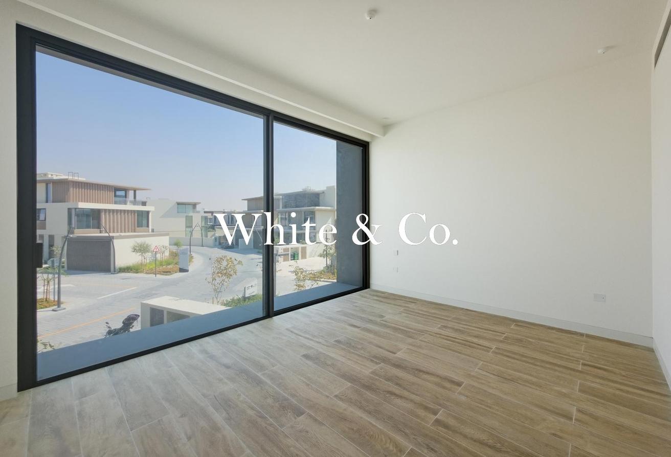 Biggest plot | 1 of 1 | End unit 5 Bed photo 8