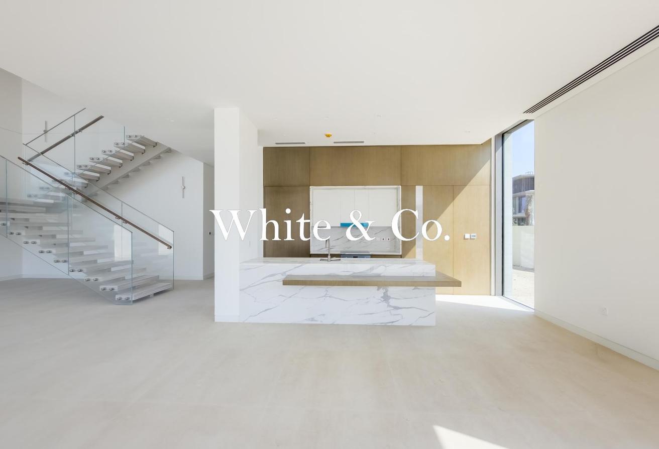 Biggest plot | 1 of 1 | End unit 5 Bed photo 5