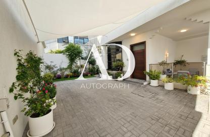 Villa - 5 Bedrooms - 5 Bathrooms for rent in Jumeirah 1 Villas - Jumeirah 1 - Jumeirah - Dubai