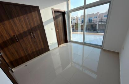 تاون هاوس - 4 - 3 للايجار في فيكتوريا - داماك هيلز 2 - دبي