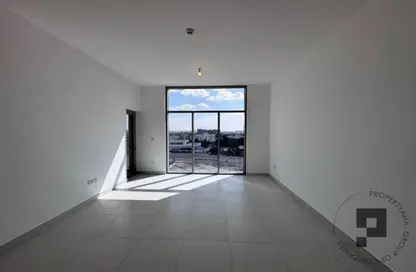 شقة - 2 غرف نوم - 3 حمامات للايجار في مبنى ربدان - موتور سيتي - دبي