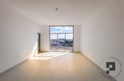 شقة - 2 غرف نوم - 3 حمامات للايجار في مبنى ربدان - موتور سيتي - دبي