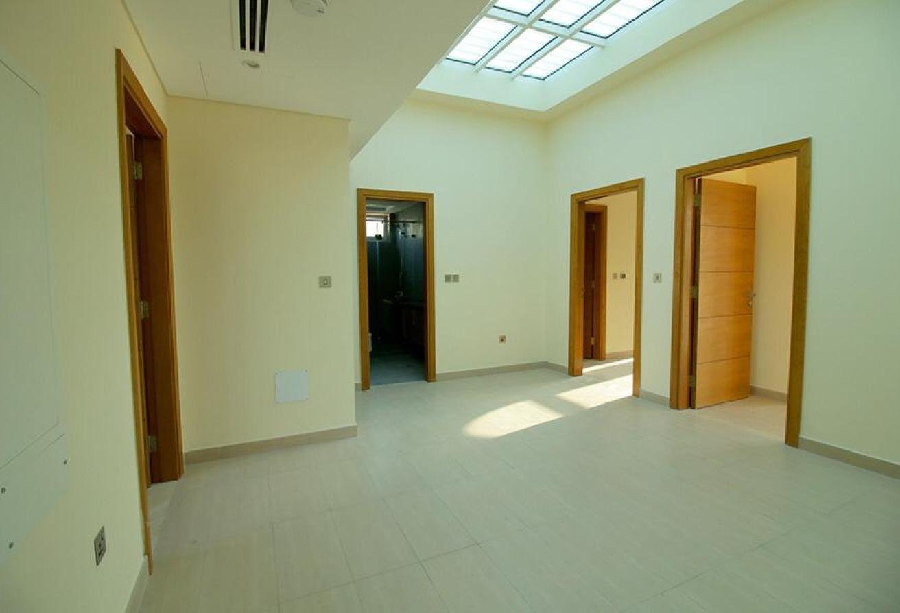 Spacious 4BR Nova Villa with Private Garden photo 5