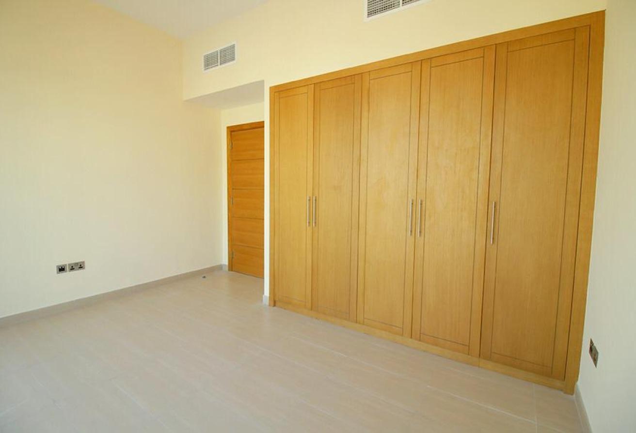 Spacious 4BR Nova Villa with Private Garden photo 7