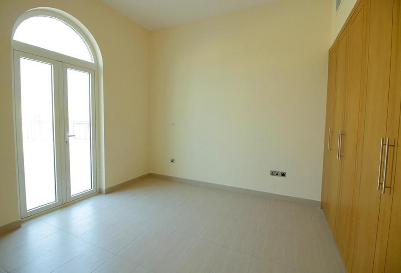 Spacious 4BR Nova Villa with Private Garden photo 3