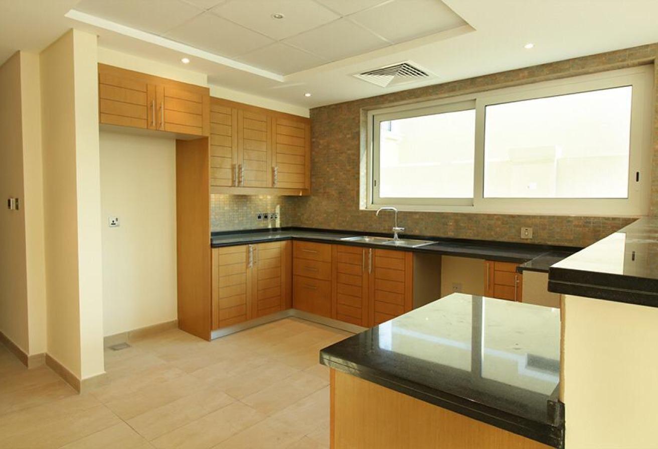 Spacious 4BR Nova Villa with Private Garden photo 12
