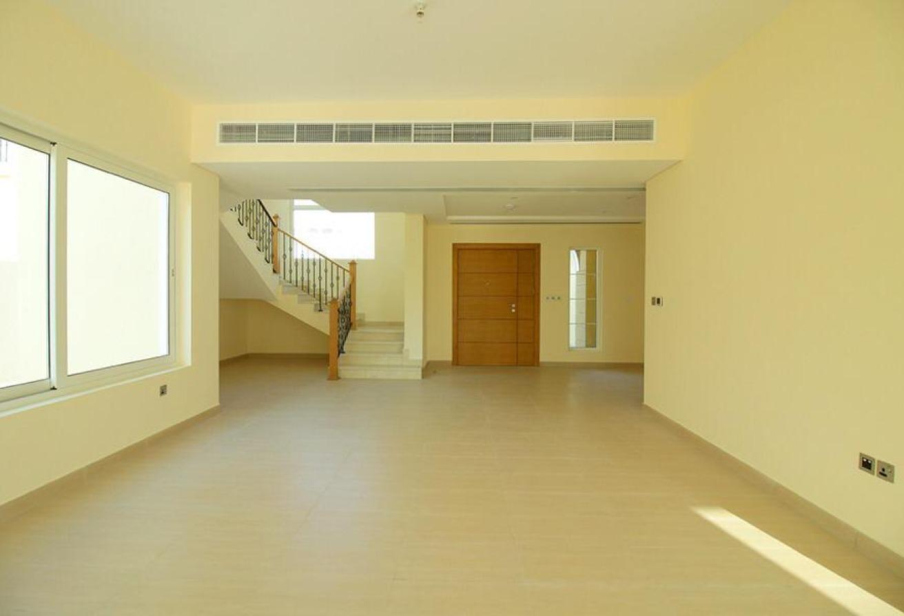 Spacious 4BR Nova Villa with Private Garden photo 9
