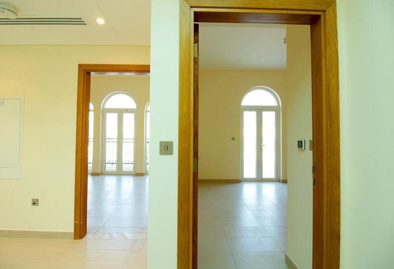 Spacious 4BR Nova Villa with Private Garden photo 4