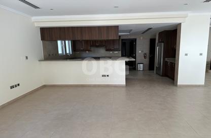 Villa - 4 - 6 for rent in Jumeirah Park - Dubai