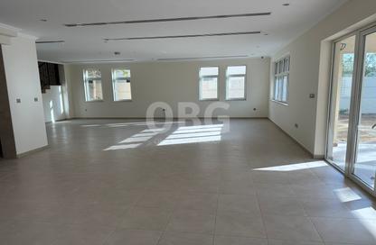Villa - 4 - 6 for rent in Jumeirah Park - Dubai Villa - 4 - 6 for rent in Jumeirah Park - Dubai