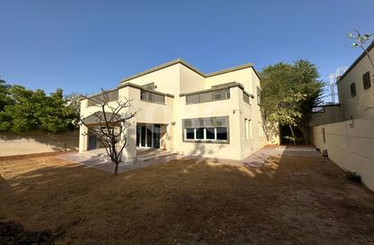 Villa - 4 - 6 for rent in Jumeirah Park - Dubai