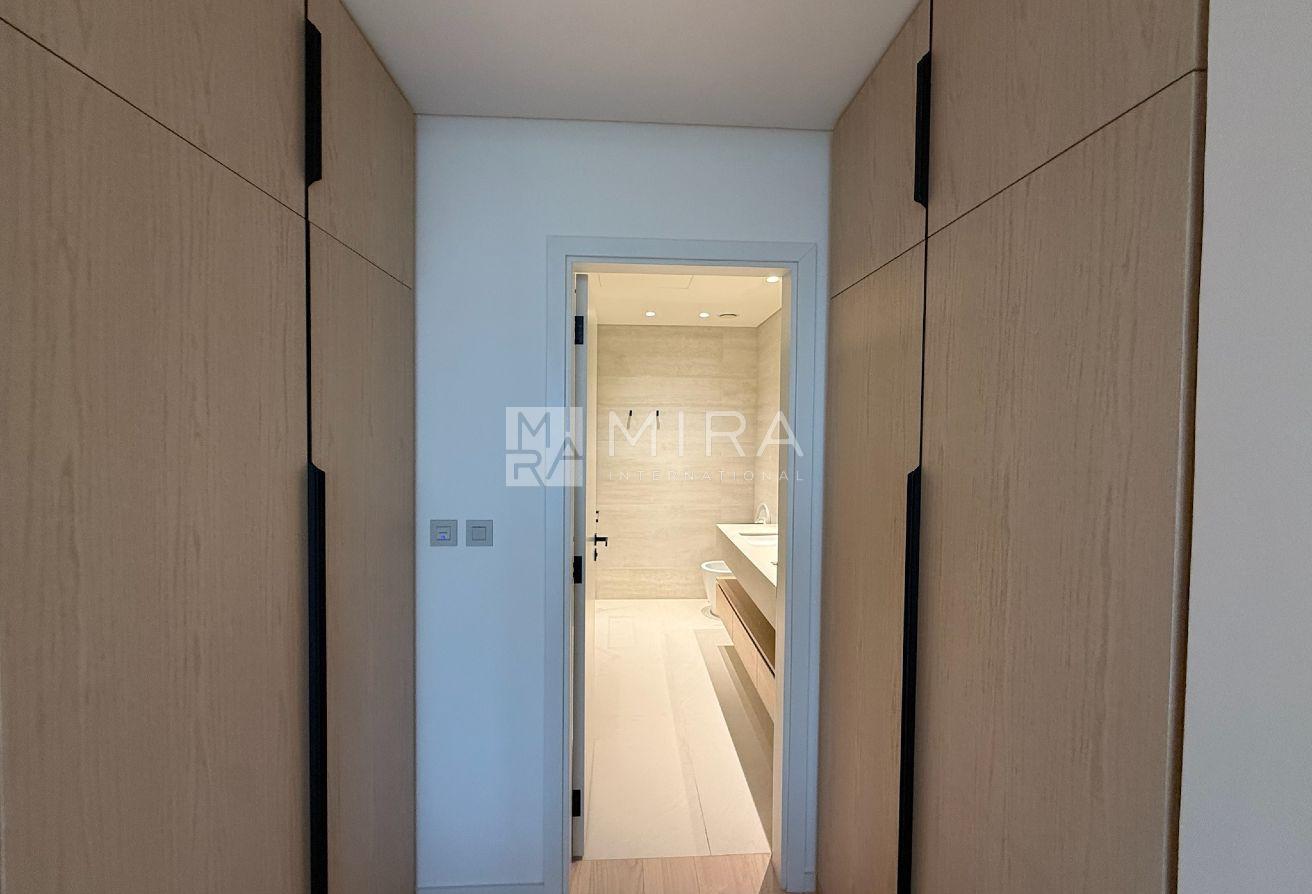 Luxury Waterfront Living 2 BR | Furnished | Ready photo 12
