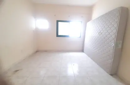 شقة - 2 غرف نوم - 2 حمامات للايجار في بناء النباعة - النبعة - الشرق - الشارقة