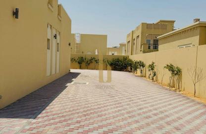 Villa - 4 Bedrooms - 4 Bathrooms for rent in Oud Al Muteena - Dubai