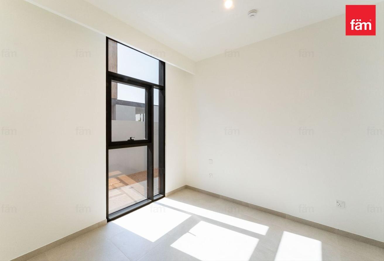 Brand New | Park facing | Ready to Move photo 9