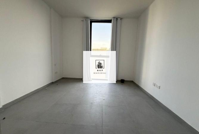 87049568 - صورة العقار 3