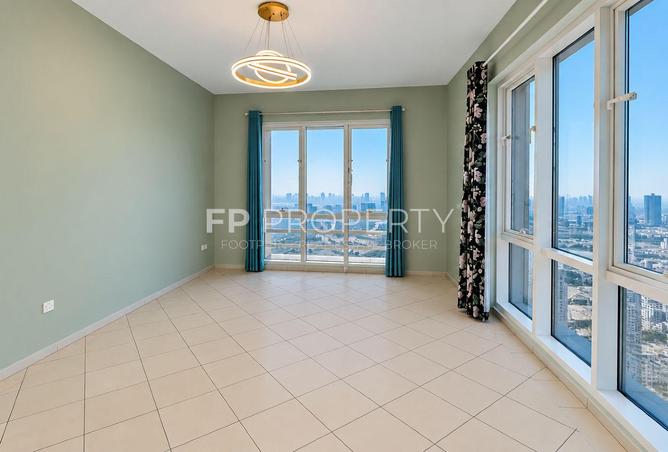 Vacant | Full Lake View | Higher Floor |Maintained