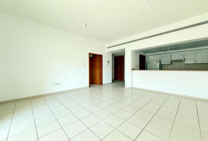 Available Now | Unfurnished | High Floor | Bright photo 3