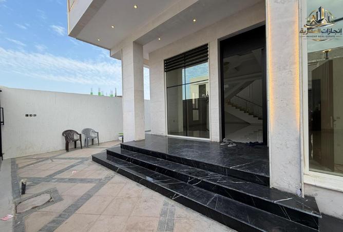 83232449 - Property Image 3