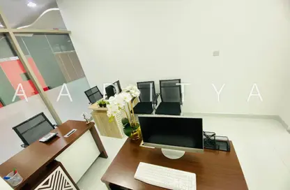 مكتب - غرفة نوم - 1 حمام للايجار في ريد اڤينيو - منطقة القرهود - دبي