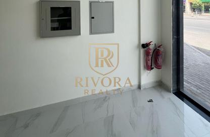 Shop - Studio - 1 Bathroom for rent in Al Karama - Dubai