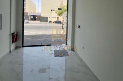 Shop - Studio - 1 Bathroom for rent in Al Karama - Dubai