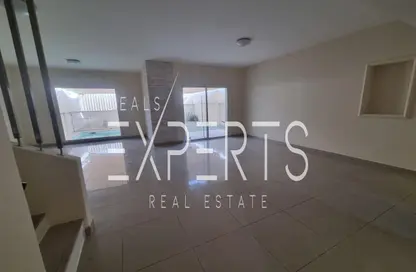 Villa - 5 Bedrooms - 6 Bathrooms for sale in Arabian Style - Al Reef Villas - Al Reef - Abu Dhabi