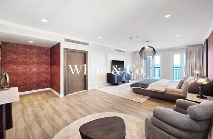 Villa - 5 Bedrooms - 6 Bathrooms for sale in Sur La Mer 1 - Sur La Mer - Jumeirah 1 - Jumeirah - Dubai