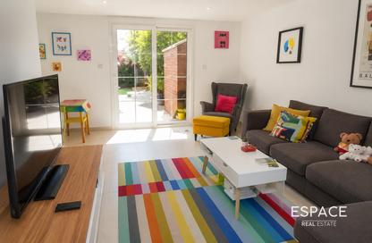 Villa - 2 Bedrooms - 2 Bathrooms for rent in Springs 3 - The Springs - Dubai