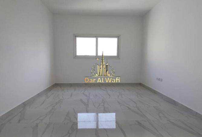 90054737 - Property Image 3