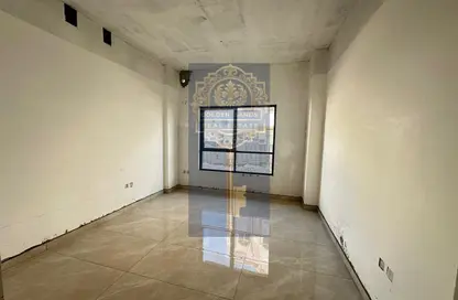 عمارة بالكامل - غرفة نوم - 2 حمامات للايجار في مجمع مويلح - تجارية مويلح - الشارقة