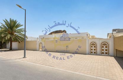 Villa - 3 Bedrooms - 4 Bathrooms for rent in Downtown Fujairah - Fujairah