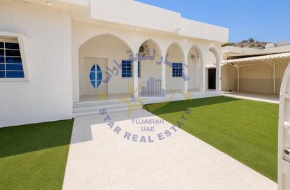 Villa - 3 Bedrooms - 4 Bathrooms for rent in Downtown Fujairah - Fujairah