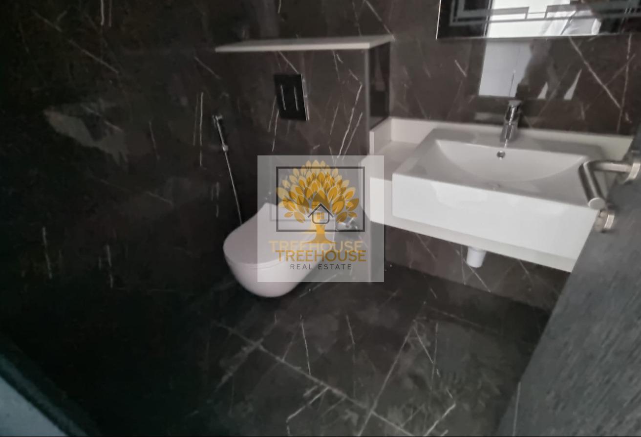 SPACIOUS STUDIO| WELL MAINTAINED| PRIME LOCATION photo 6