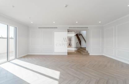 Townhouse - 4 - 6 for sale in Sur La Mer 1 - Sur La Mer - Jumeirah 1 - Jumeirah - Dubai Townhouse - 4 - 6 for sale in Sur La Mer 1 - Sur La Mer - Jumeirah 1 - Jumeirah - Dubai