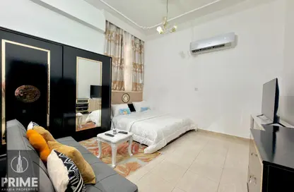 Apartment - 1 Bathroom for rent in Al Dhafrah Street - Al Mushrif - Abu Dhabi