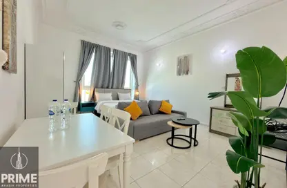Apartment - 1 Bathroom for rent in Al Dhafrah Street - Al Mushrif - Abu Dhabi