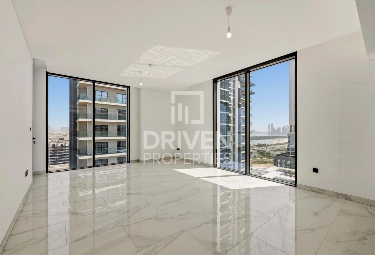 Brand New Unit | Appliance Included | Mid Floor photo 4